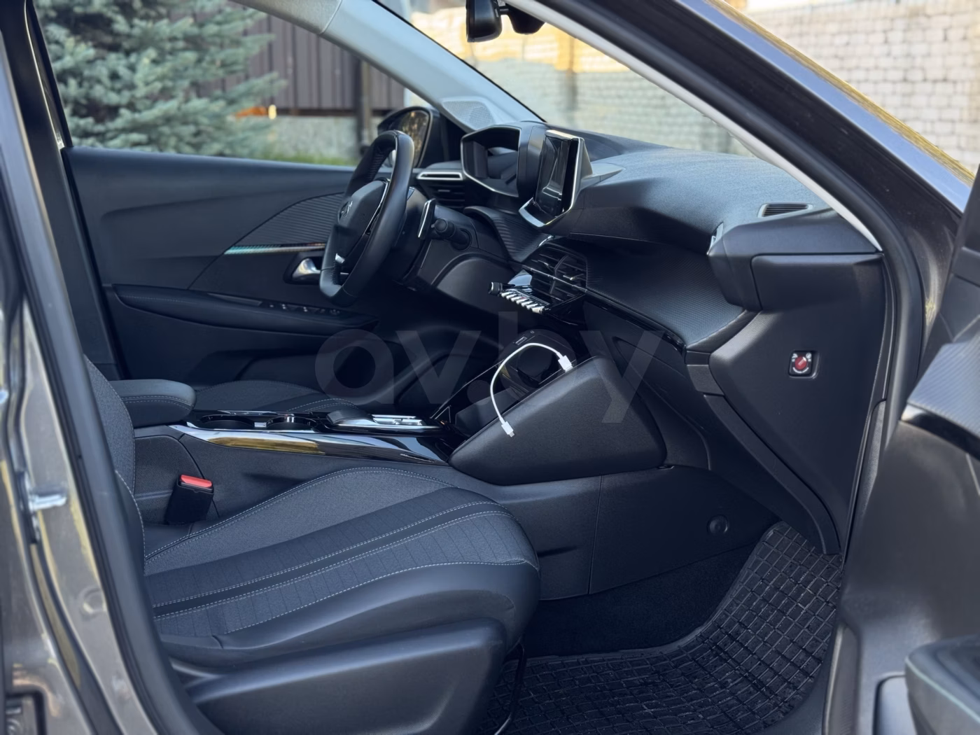 Peugeot 208 фото 11