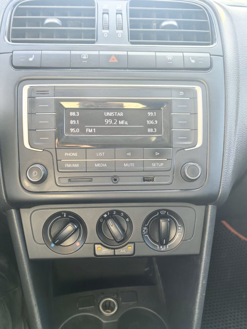 Volkswagen Polo Sedan фото 6
