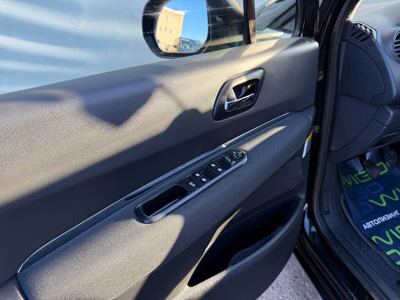 Peugeot 5008 фото 11