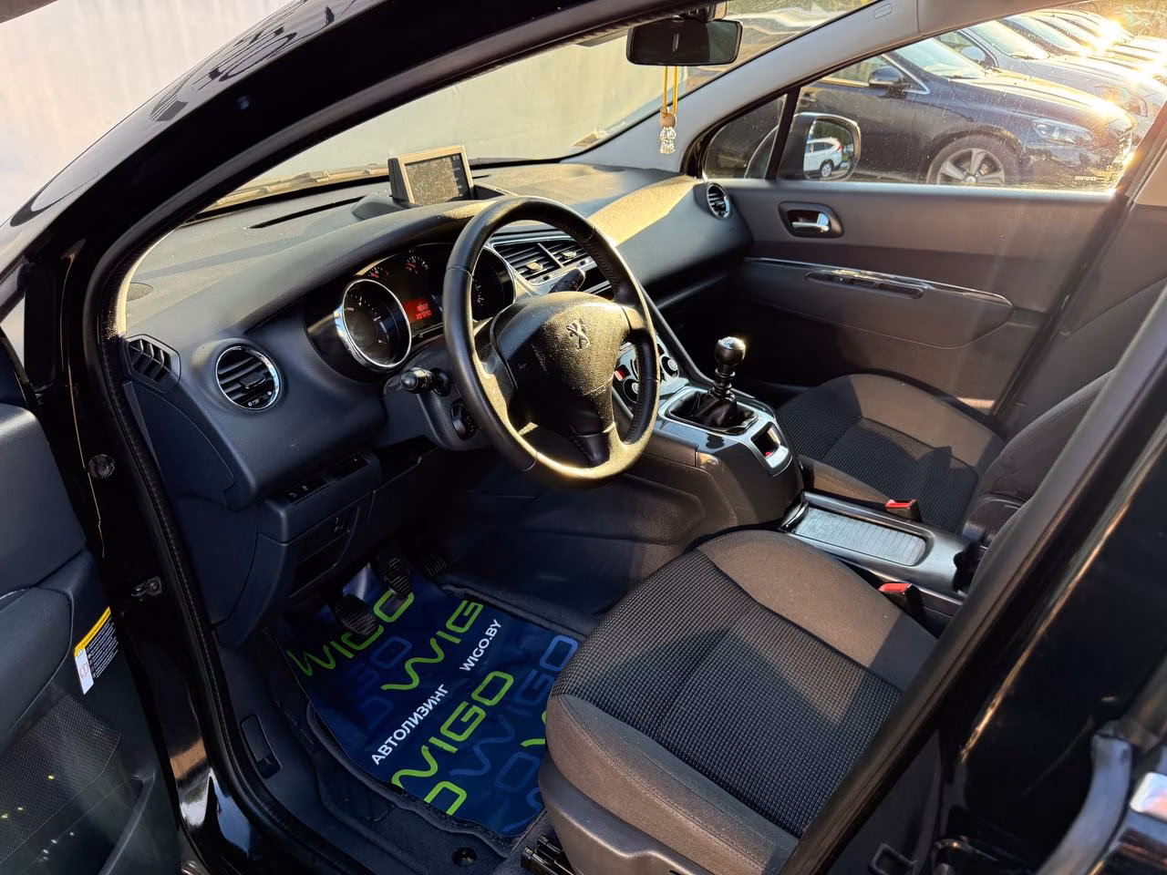 Peugeot 5008 фото 8
