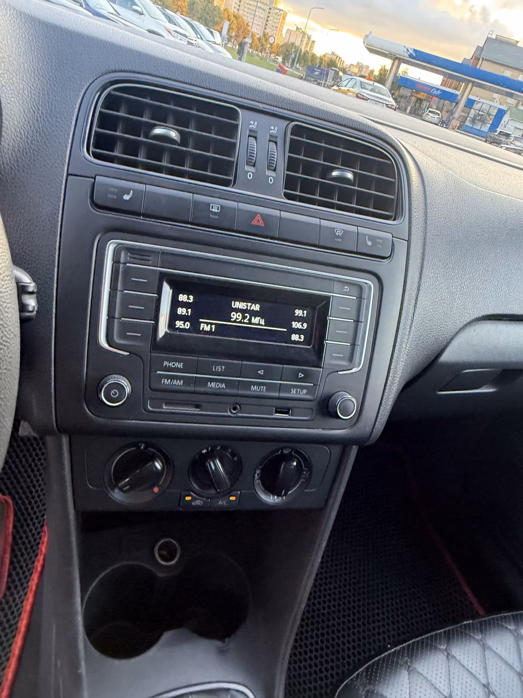 Volkswagen Polo Sedan фото 13