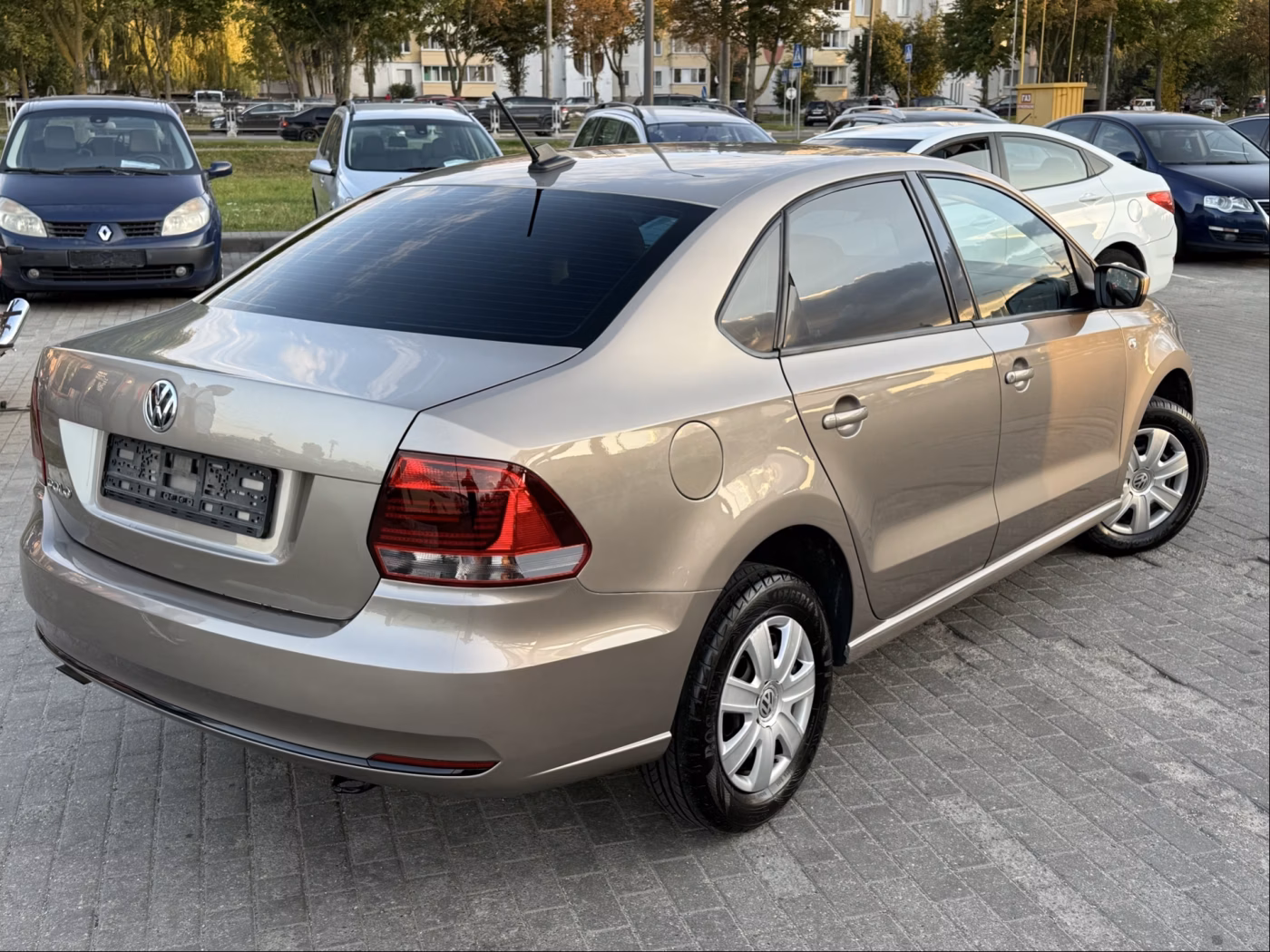 Volkswagen Polo Sedan фото 18