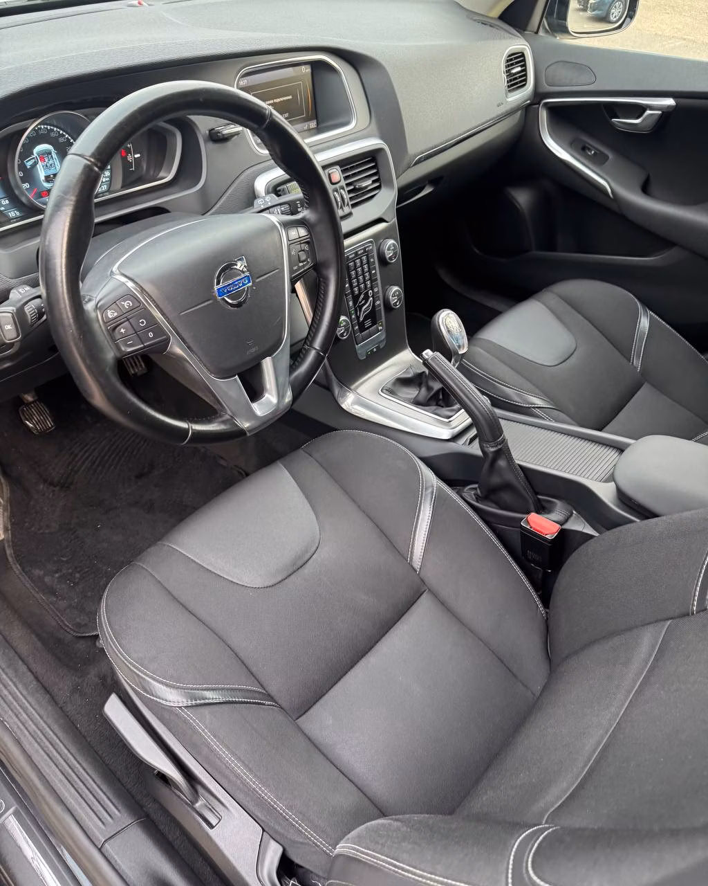 Volvo V40 фото 10