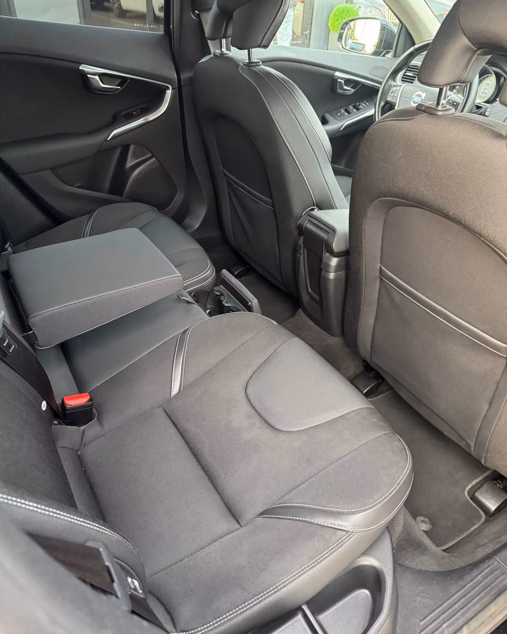 Volvo V40 фото 12