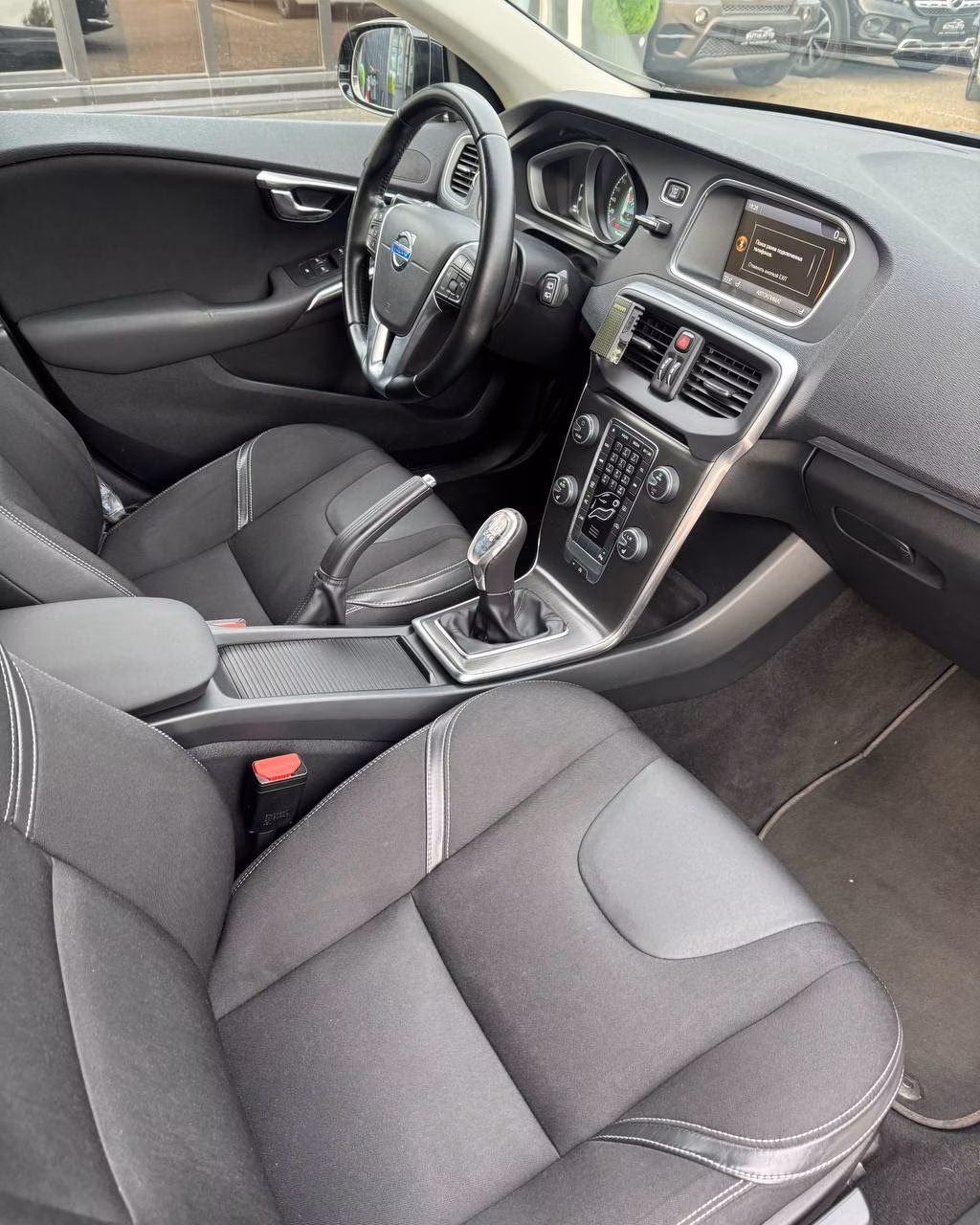 Volvo V40 фото 13