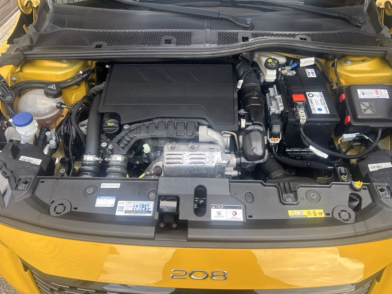 Peugeot 208 фото 11