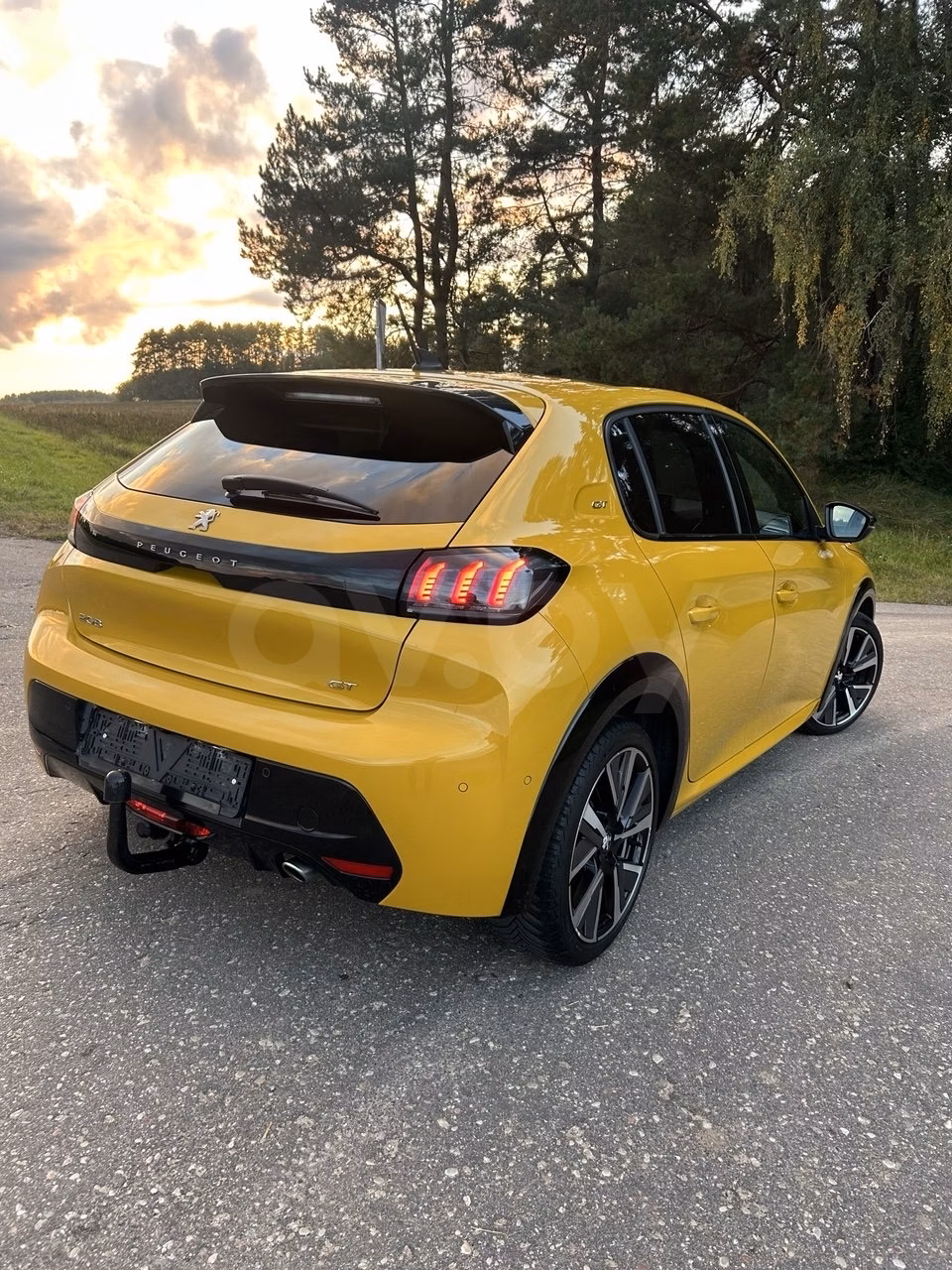 Peugeot 208 фото 6