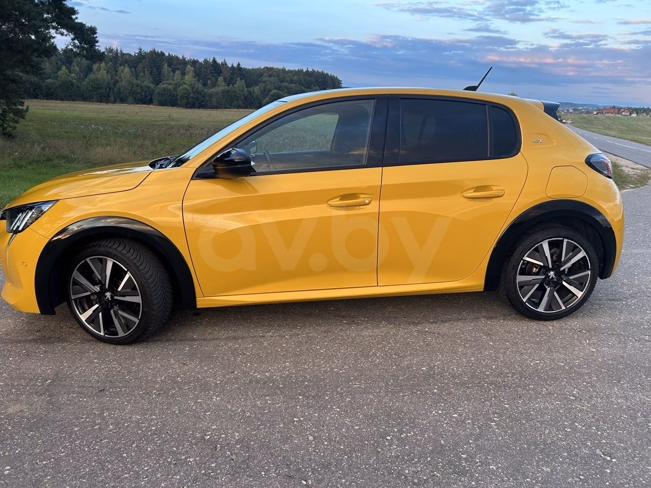 Peugeot 208 фото 5