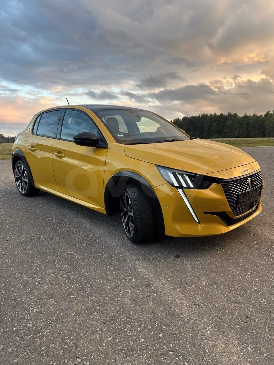 Peugeot 208 фото 2