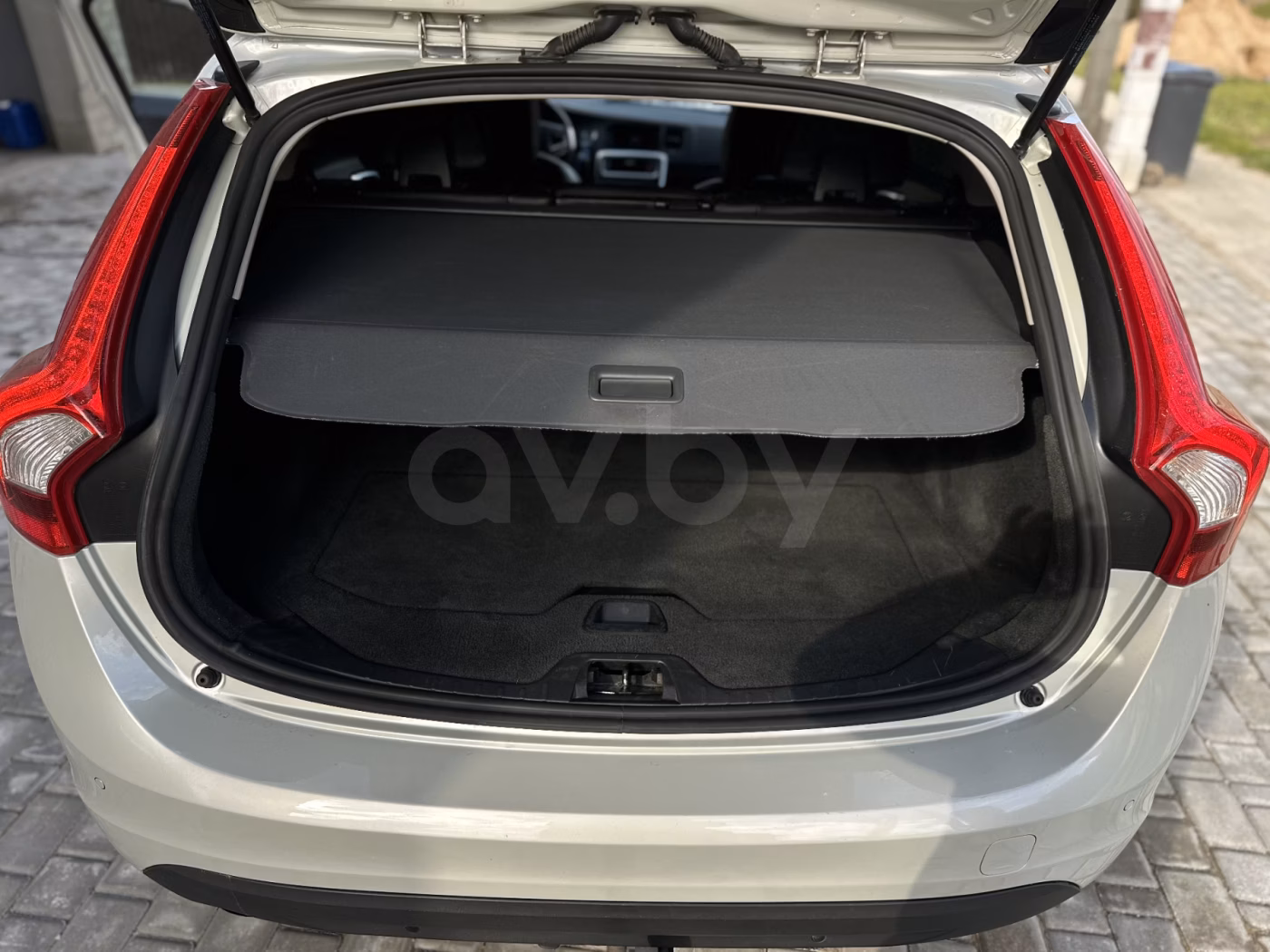 Volvo V60 фото 10