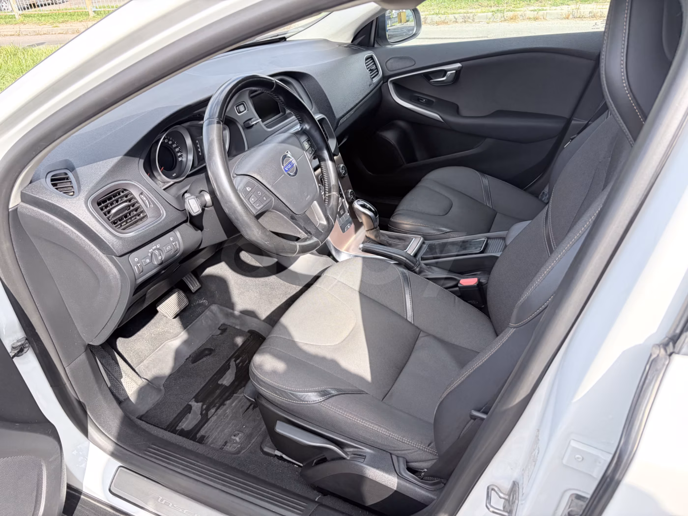 Volvo V40 Cross Country фото 4