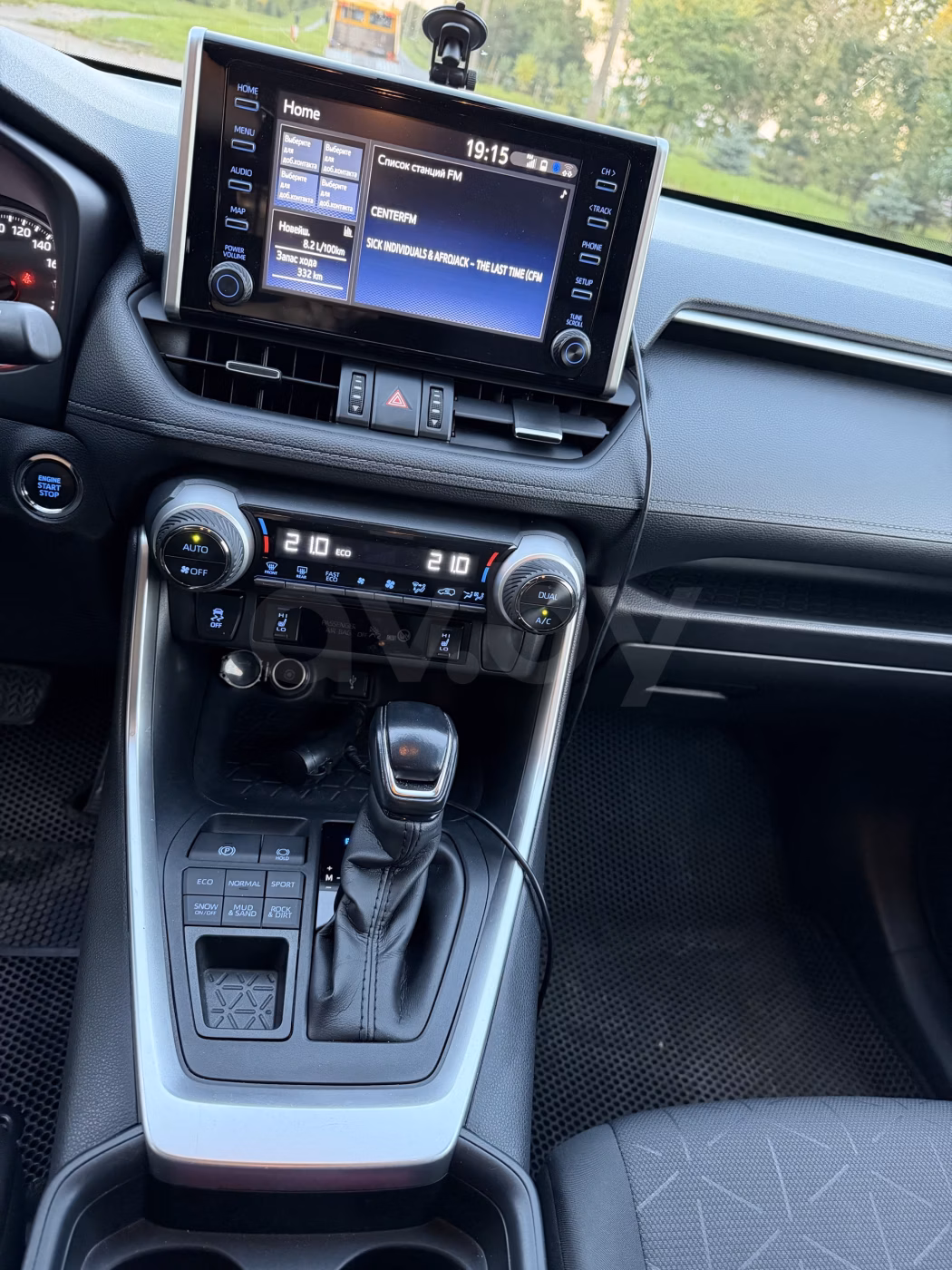 Toyota RAV4 фото 8