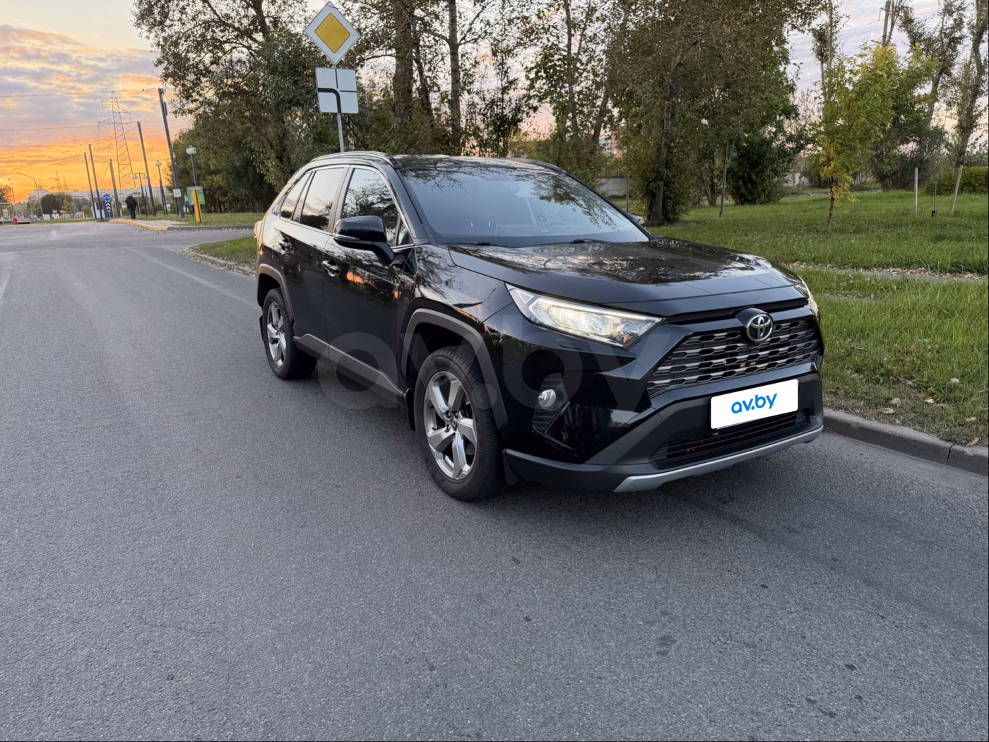 Toyota RAV4 фото 3