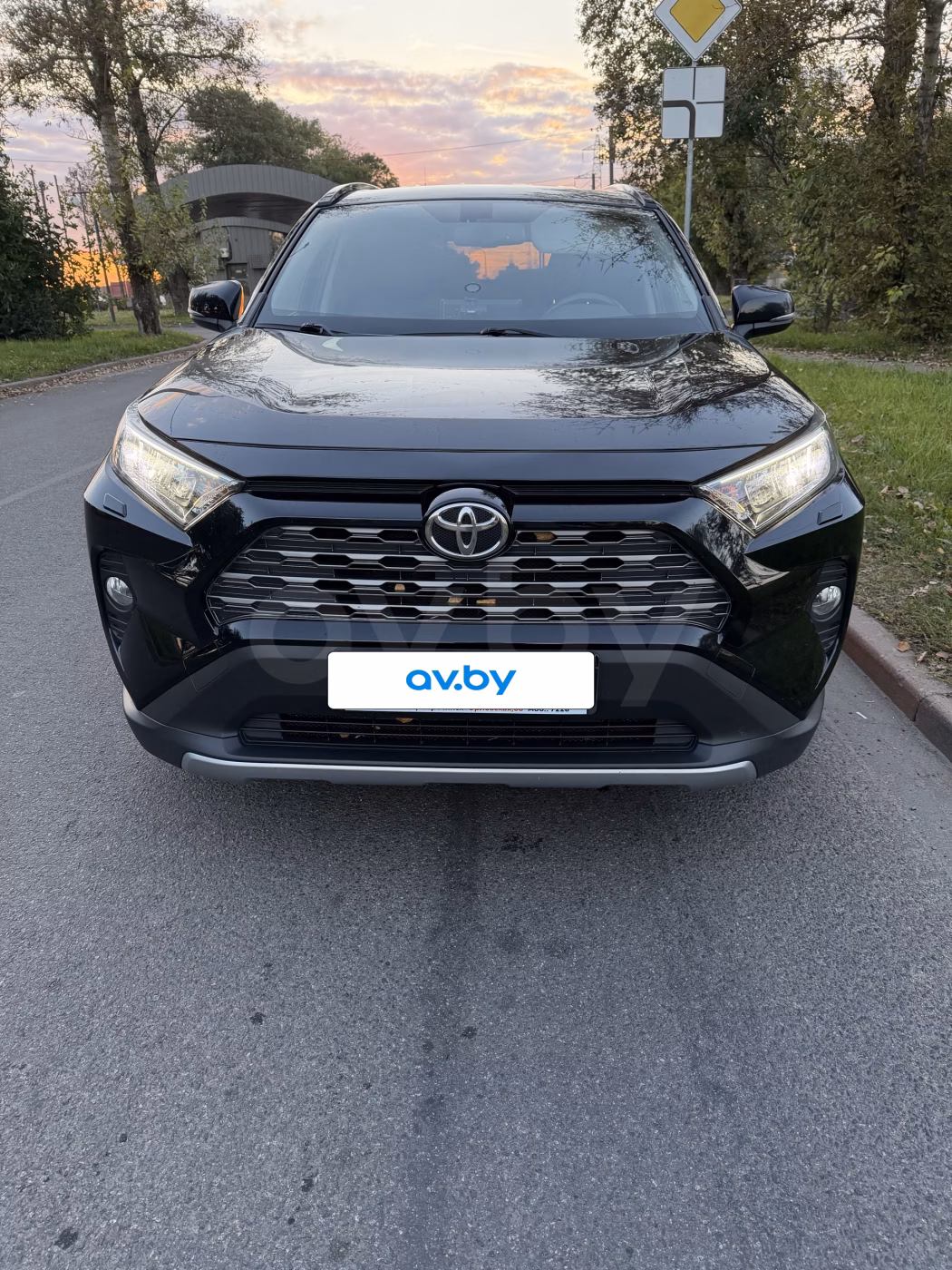 Toyota RAV4 фото 2