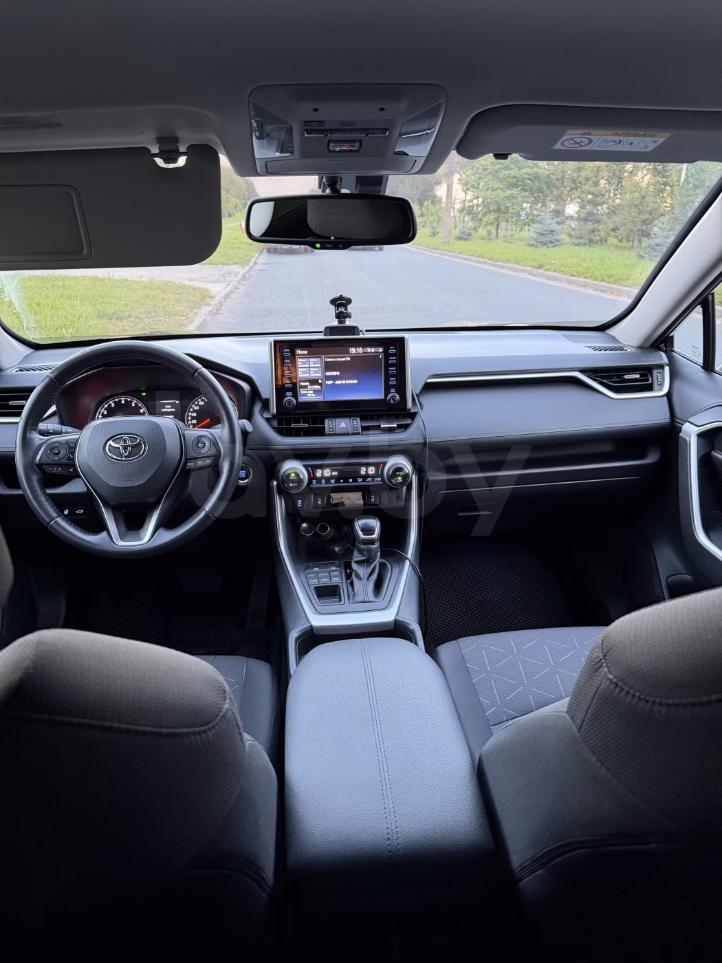 Toyota RAV4 фото 7