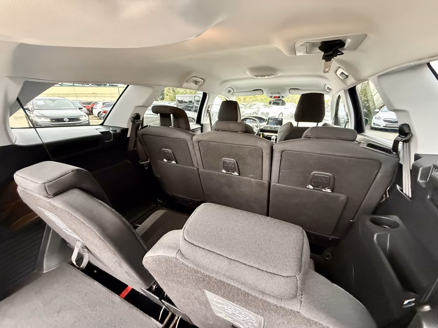 Peugeot 5008 фото 12