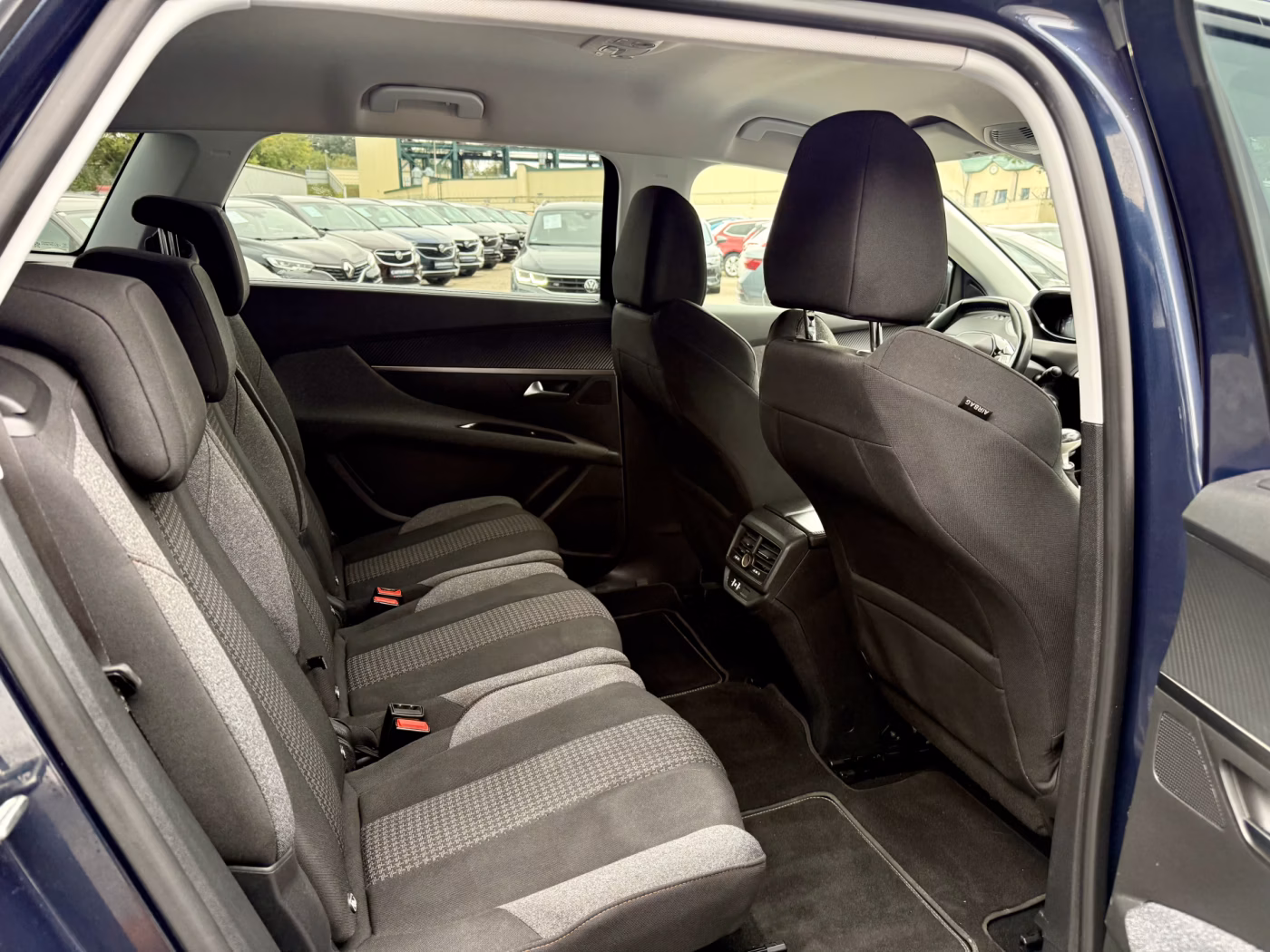 Peugeot 5008 фото 17