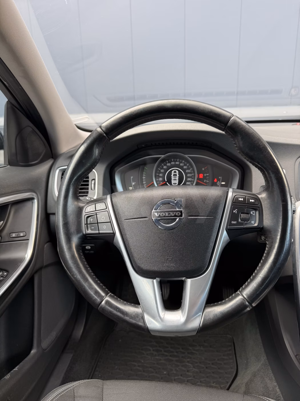 Volvo V60 фото 17