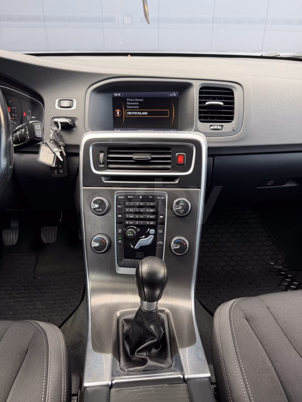 Volvo V60 фото 26