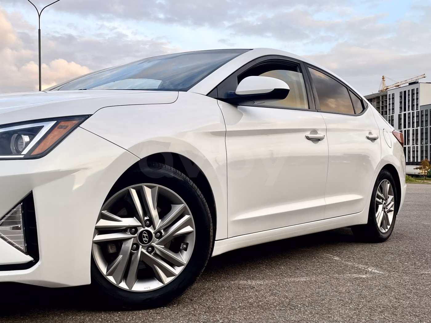 Hyundai Elantra фото 3