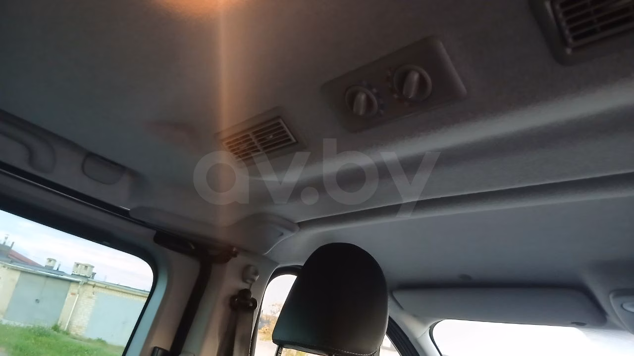 Opel Vivaro фото 10