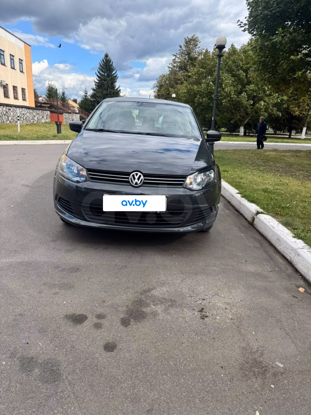 Volkswagen Polo Sedan фото 4
