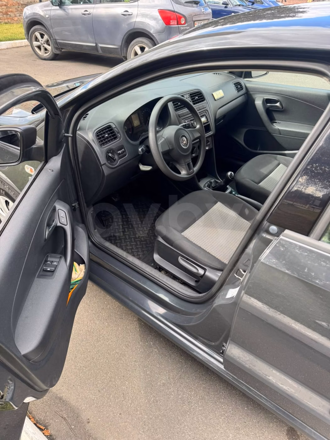 Volkswagen Polo Sedan фото 5