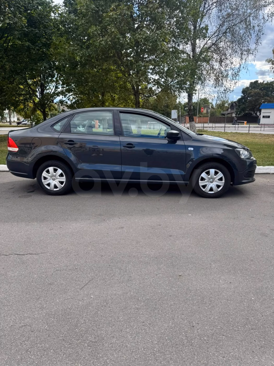 Volkswagen Polo Sedan фото 2