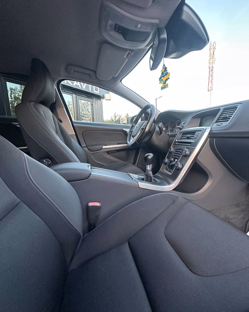 Volvo V60 фото 11