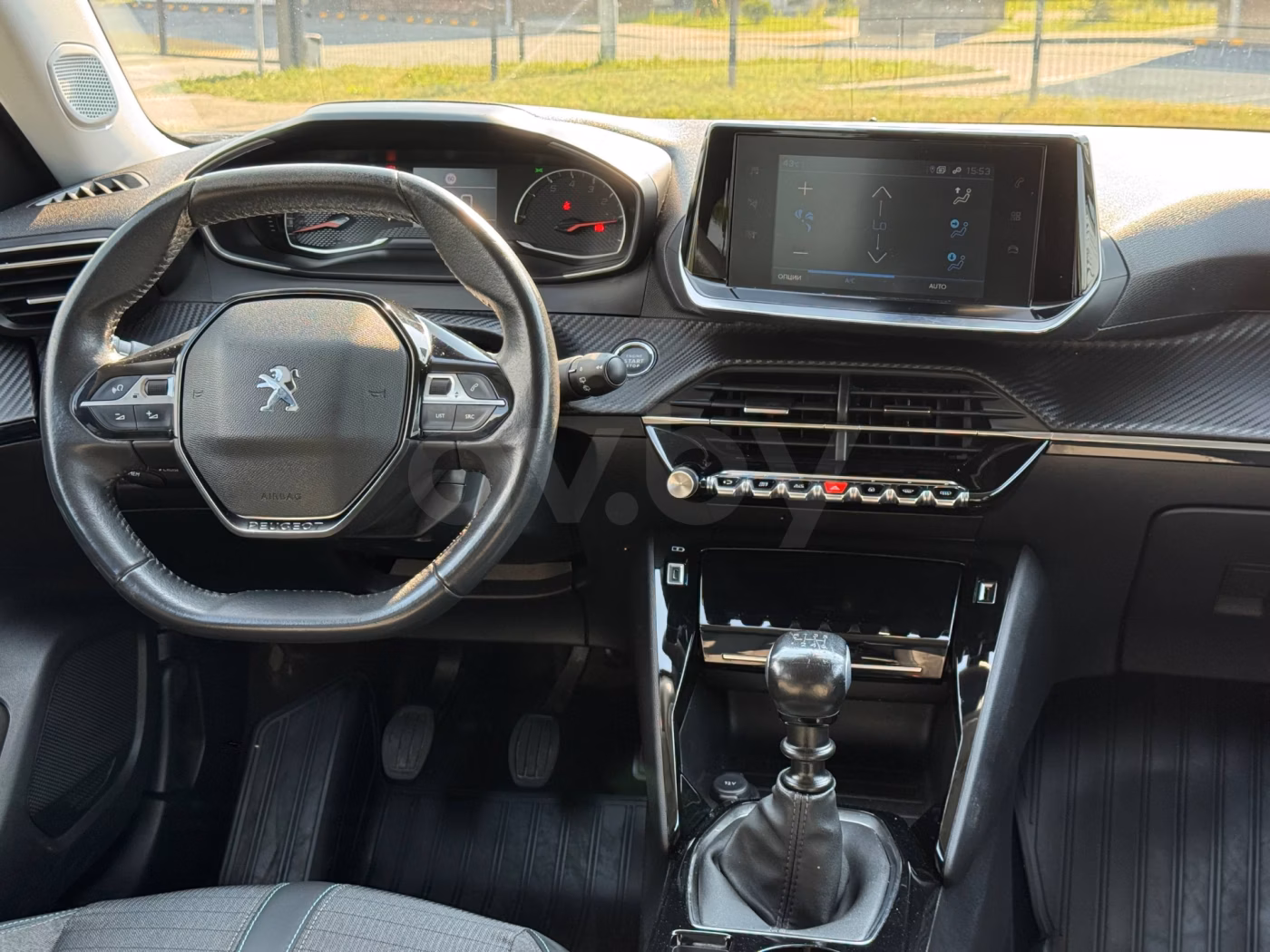 Peugeot 2008 фото 15