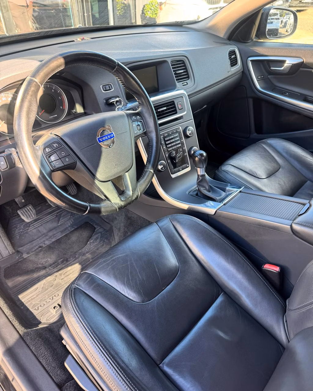 Volvo V60 фото 8