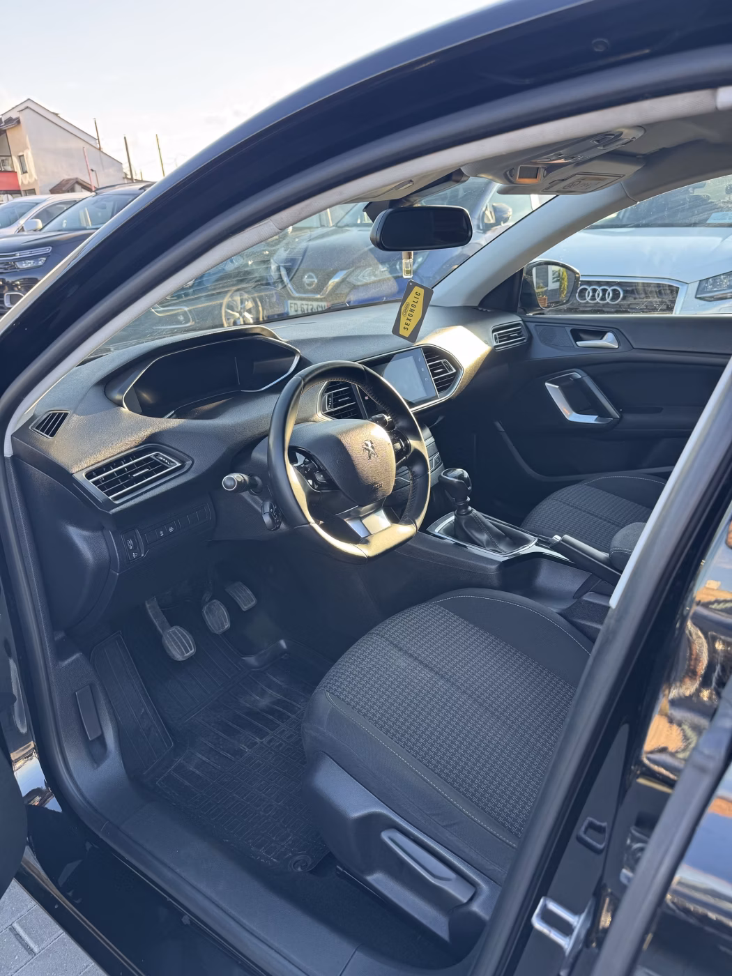 Peugeot 308 фото 12