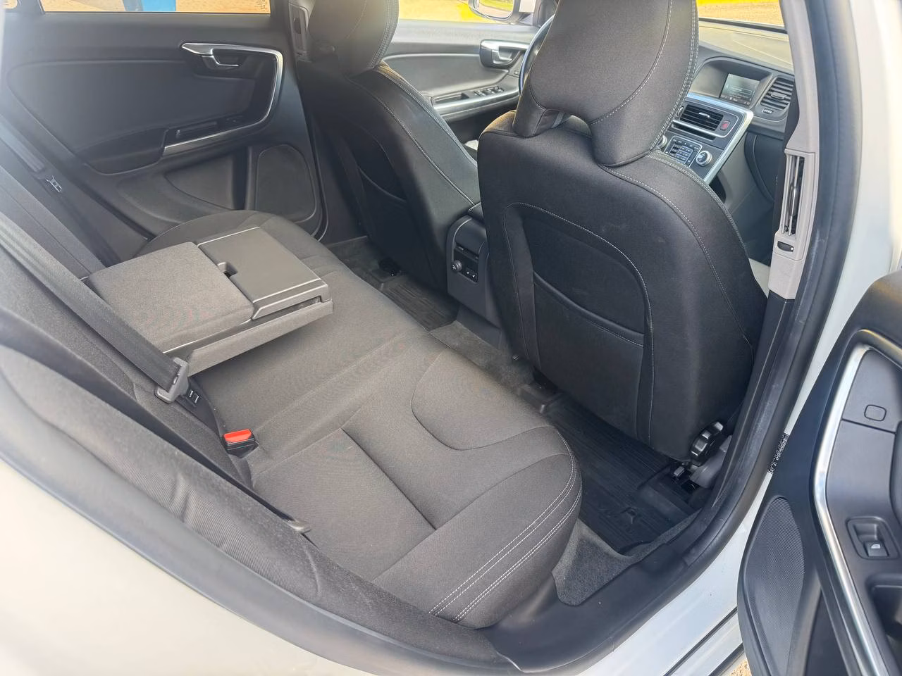 Volvo V60 фото 17