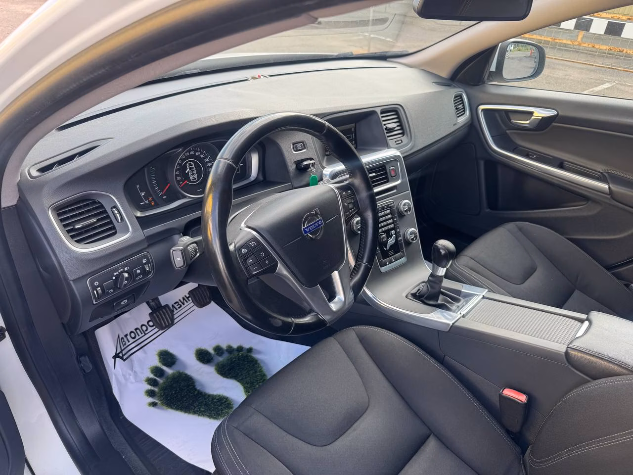 Volvo V60 фото 14