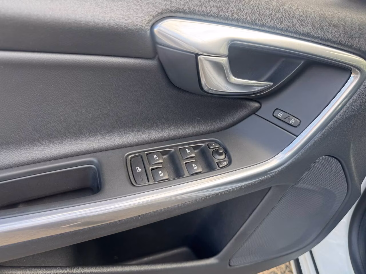 Volvo V60 фото 15