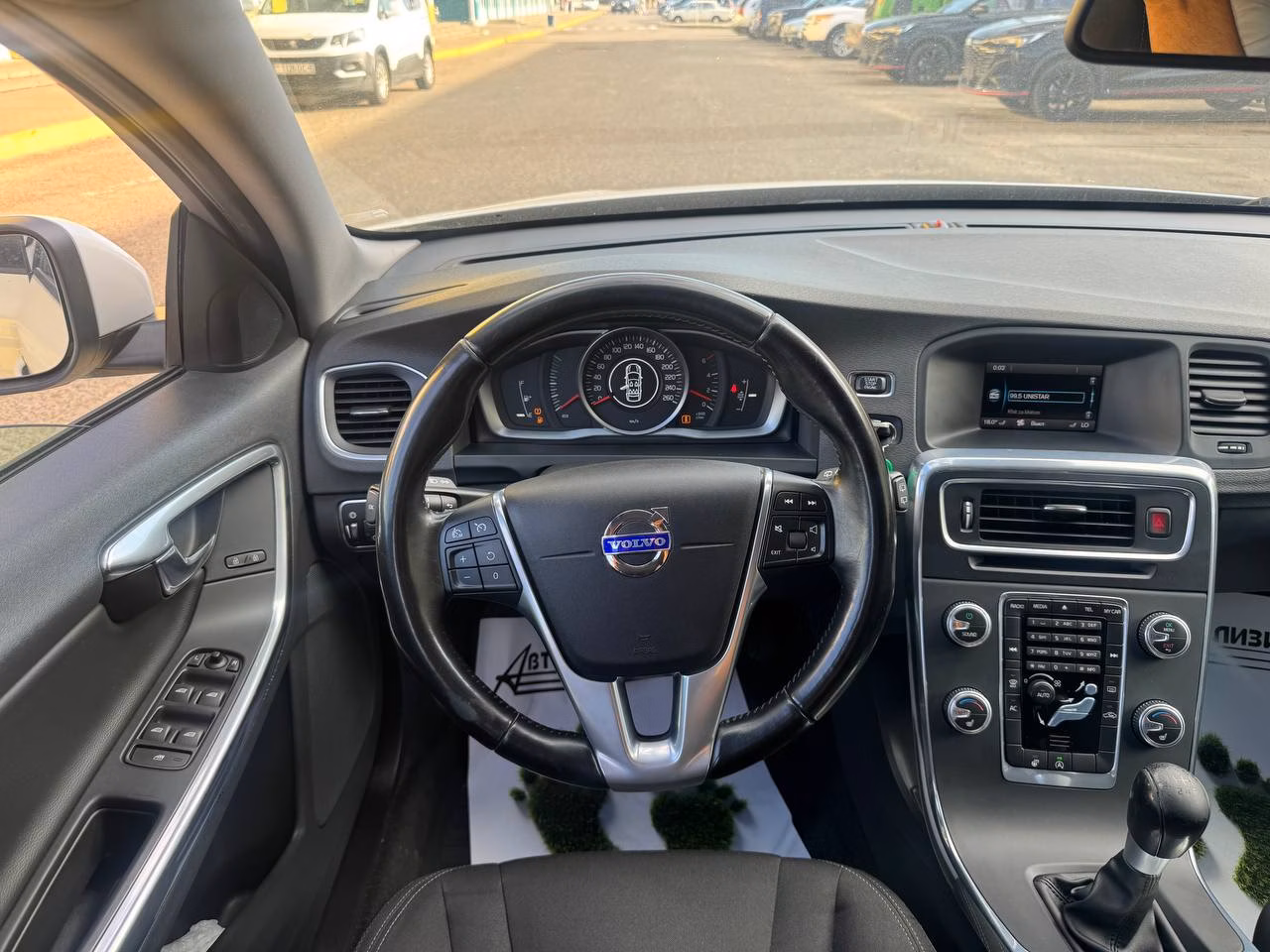 Volvo V60 фото 12