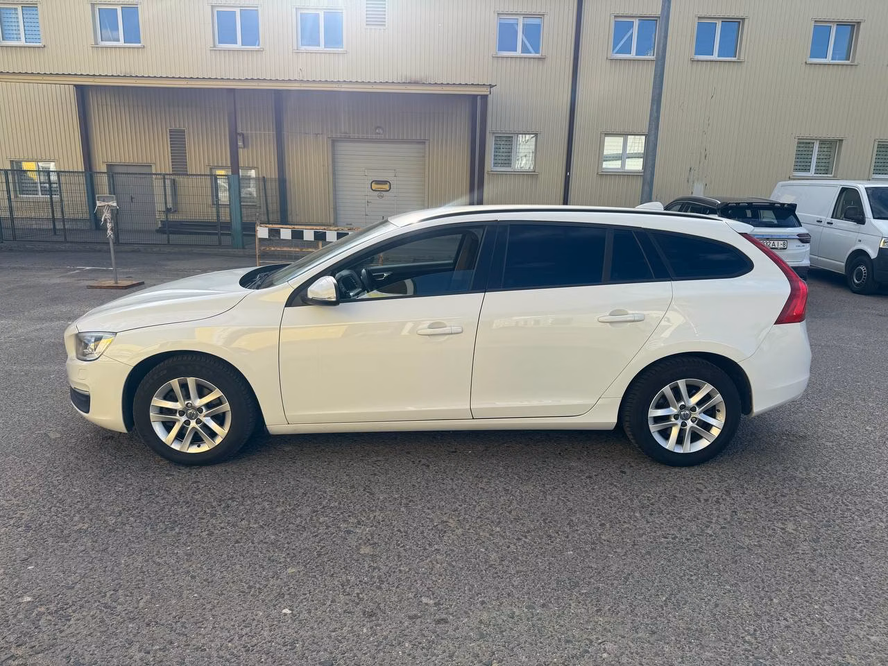 Volvo V60 фото 8
