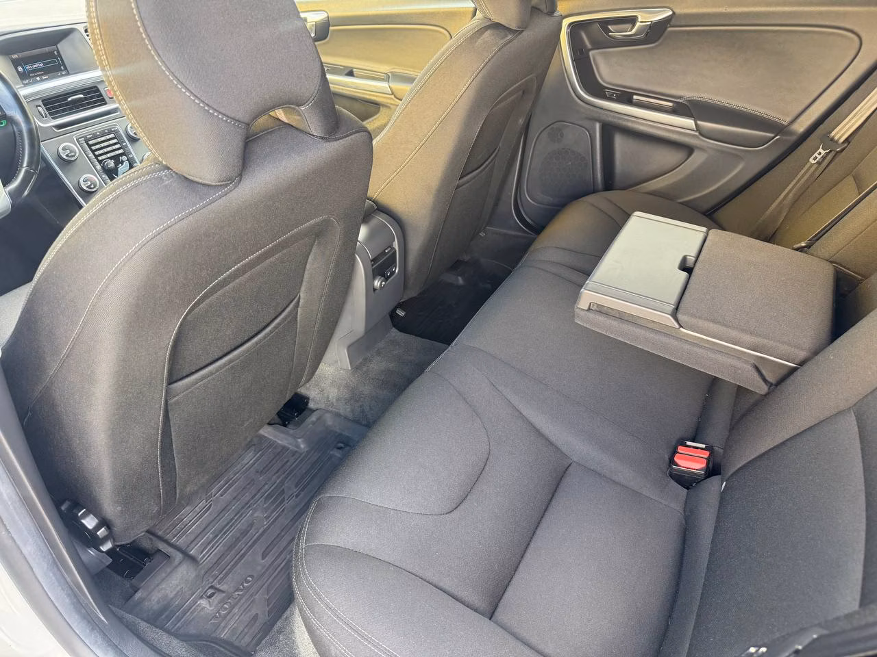 Volvo V60 фото 10