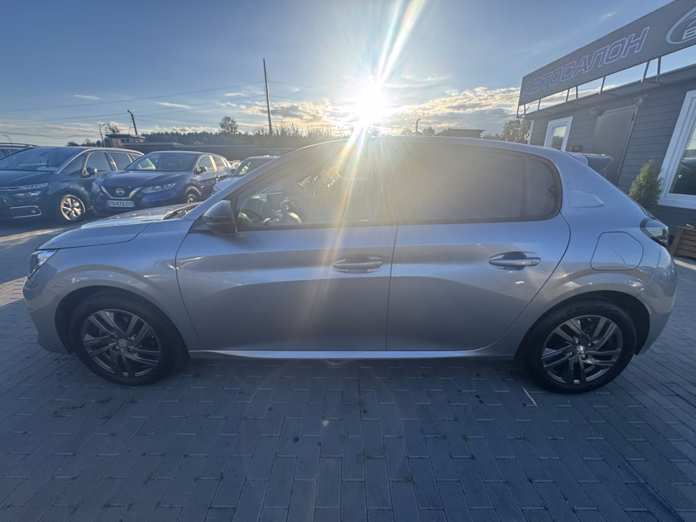 Peugeot 208 фото 3