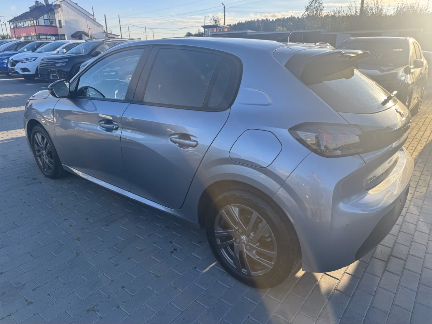 Peugeot 208 фото 4