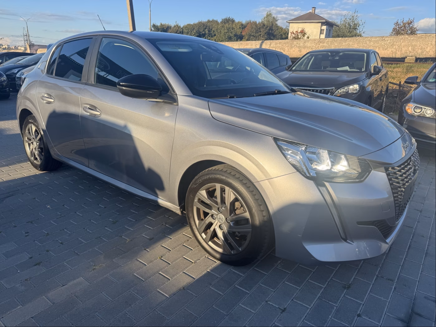 Peugeot 208 фото 6