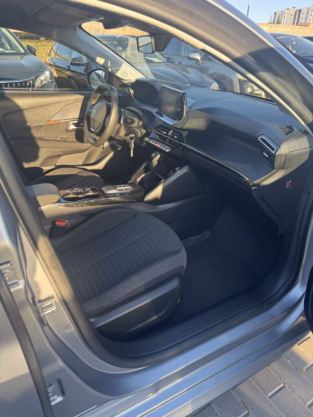 Peugeot 208 фото 9