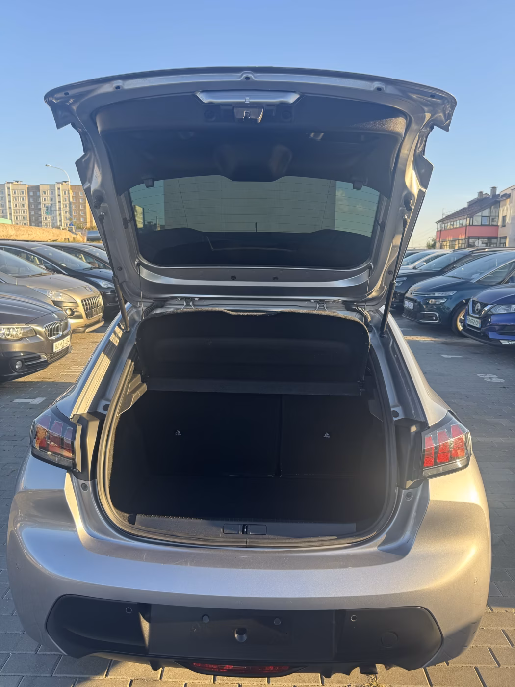 Peugeot 208 фото 11