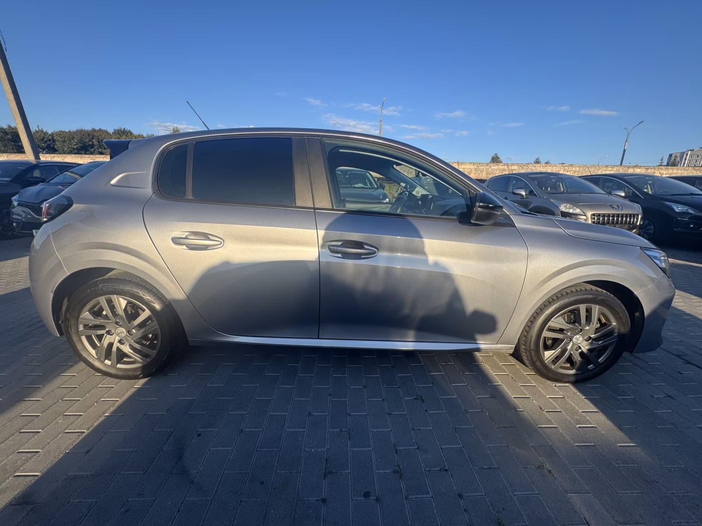 Peugeot 208 фото 7