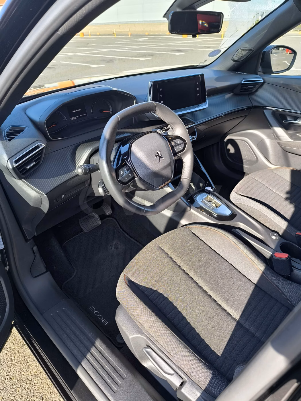 Peugeot 2008 фото 12