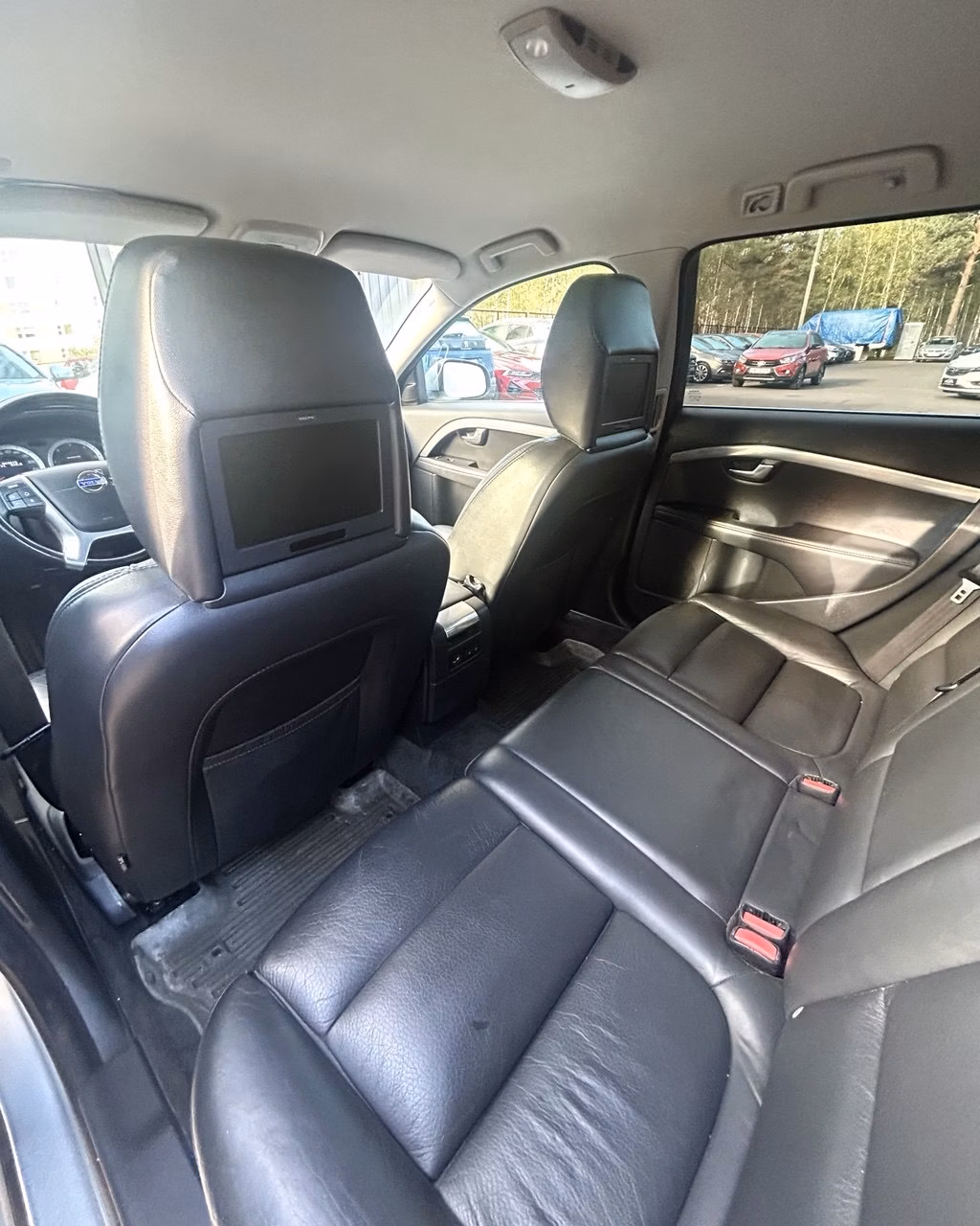 Volvo V70 фото 11