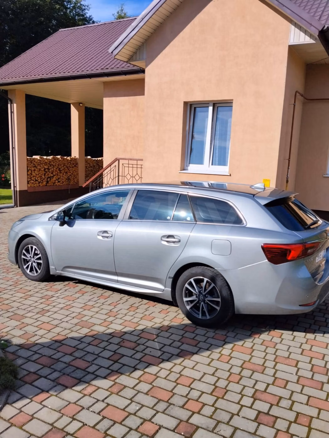 Toyota Avensis фото 4
