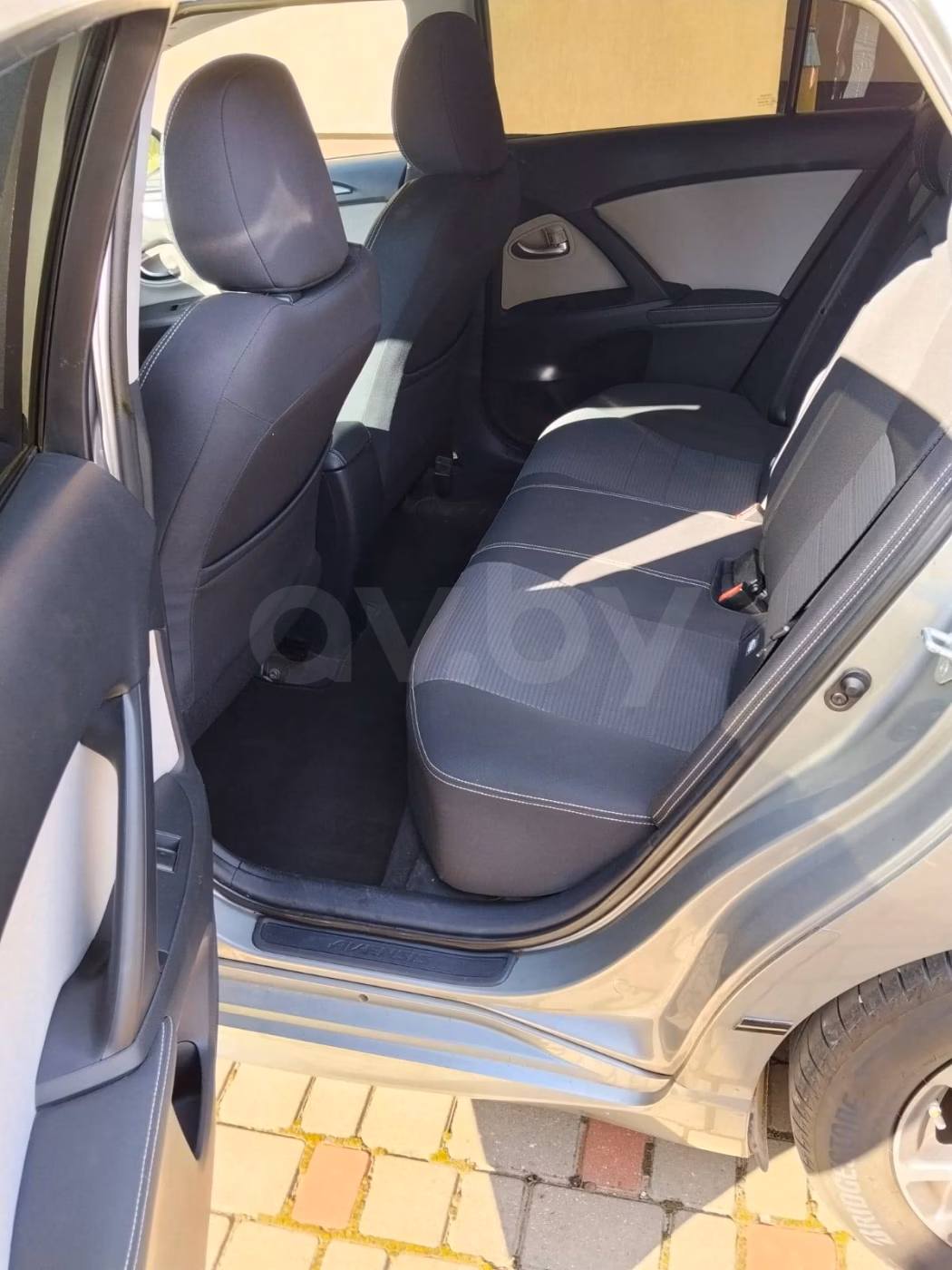 Toyota Avensis фото 8