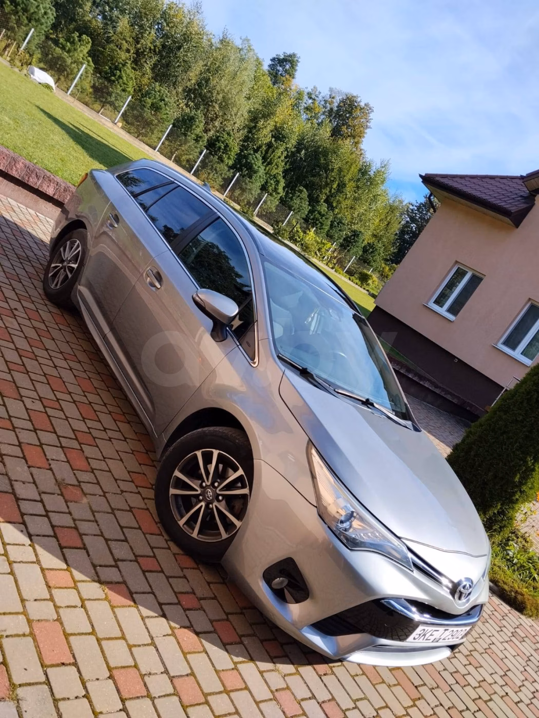 Toyota Avensis фото 2