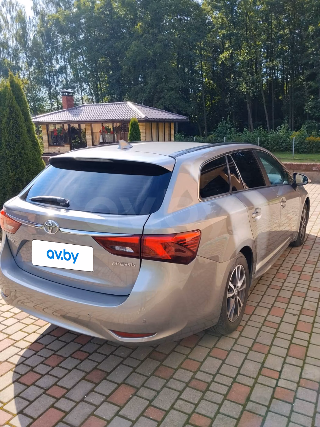 Toyota Avensis фото 13
